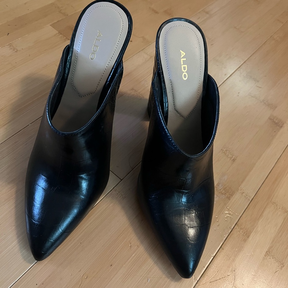 Aldo Nichy black croc material heels